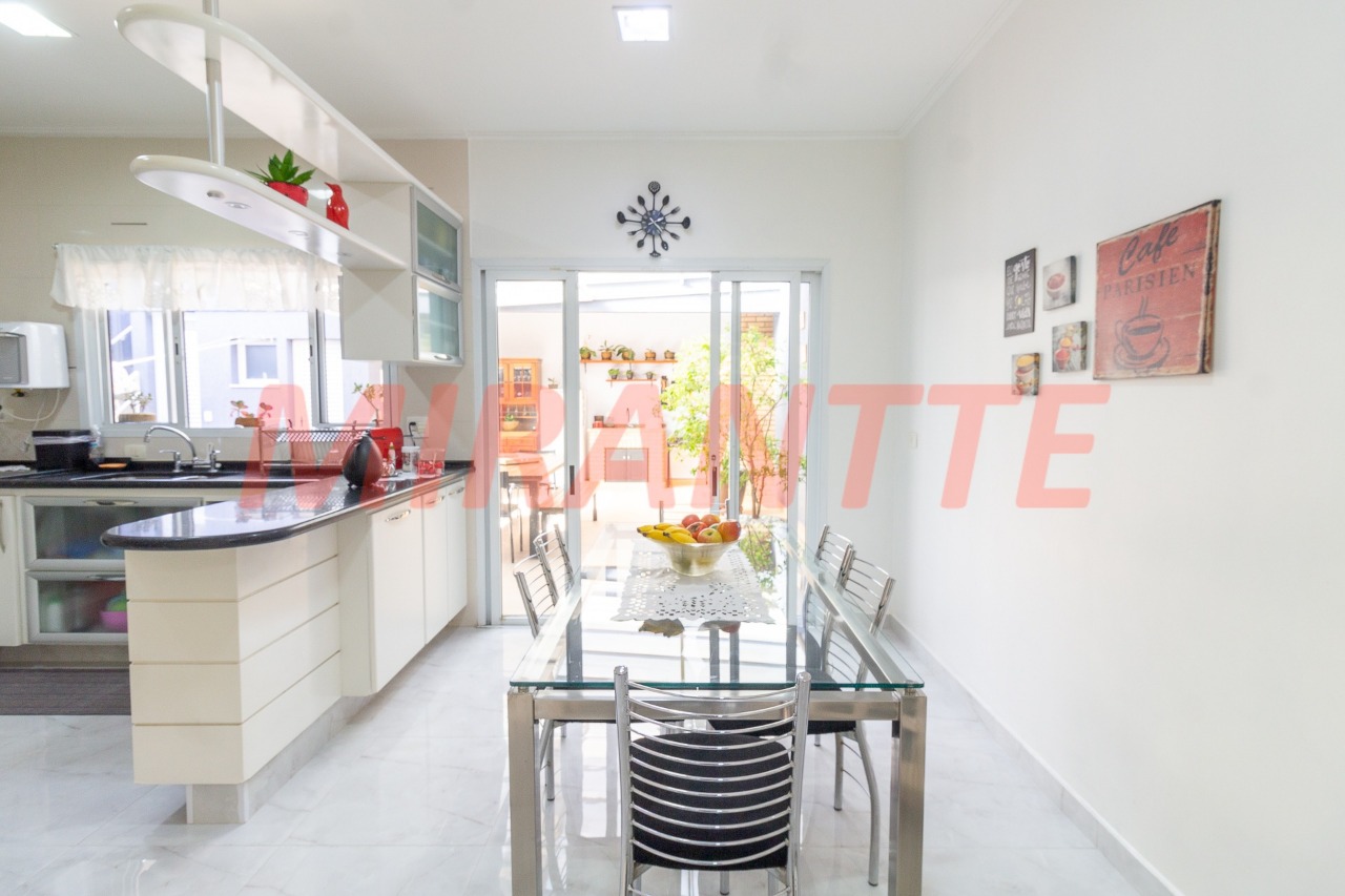 Sobrado de 321m² com 4 quartos em Santa Teresinha