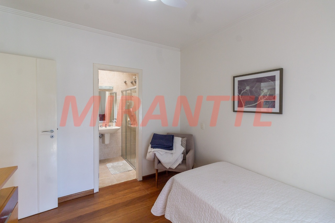 Sobrado de 321m² com 4 quartos em Santa Teresinha
