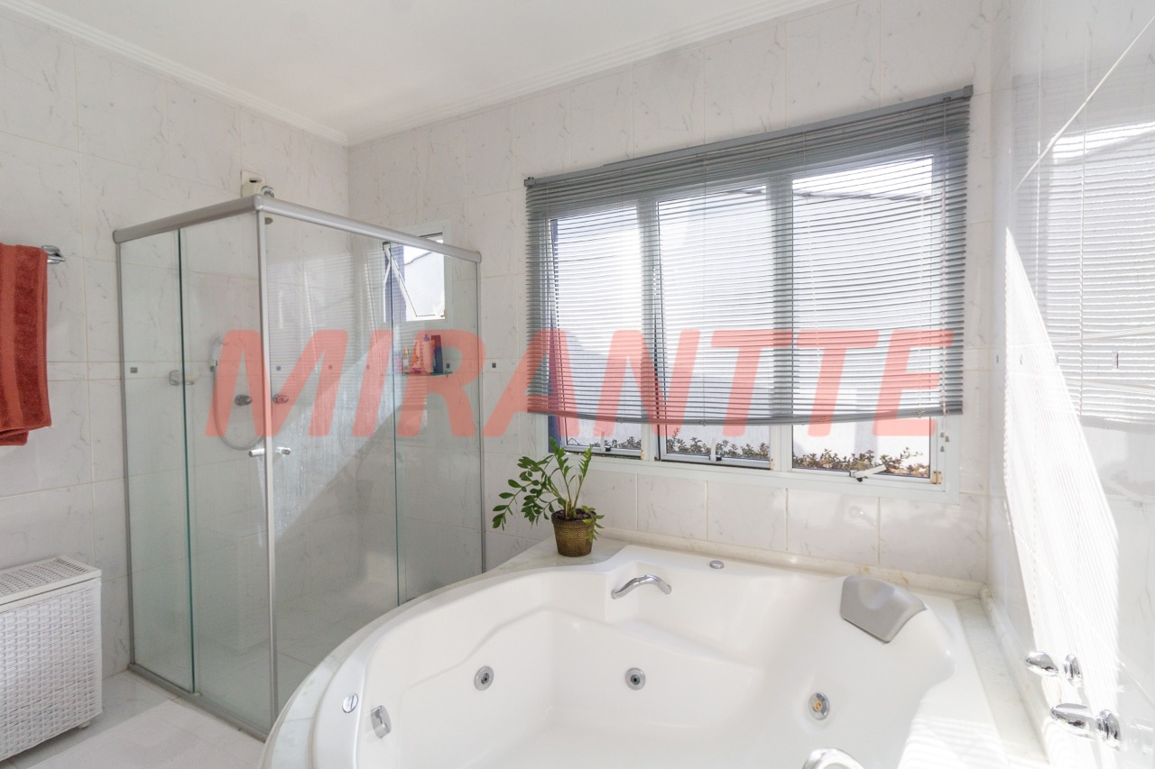 Sobrado de 321m² com 4 quartos em Santa Teresinha