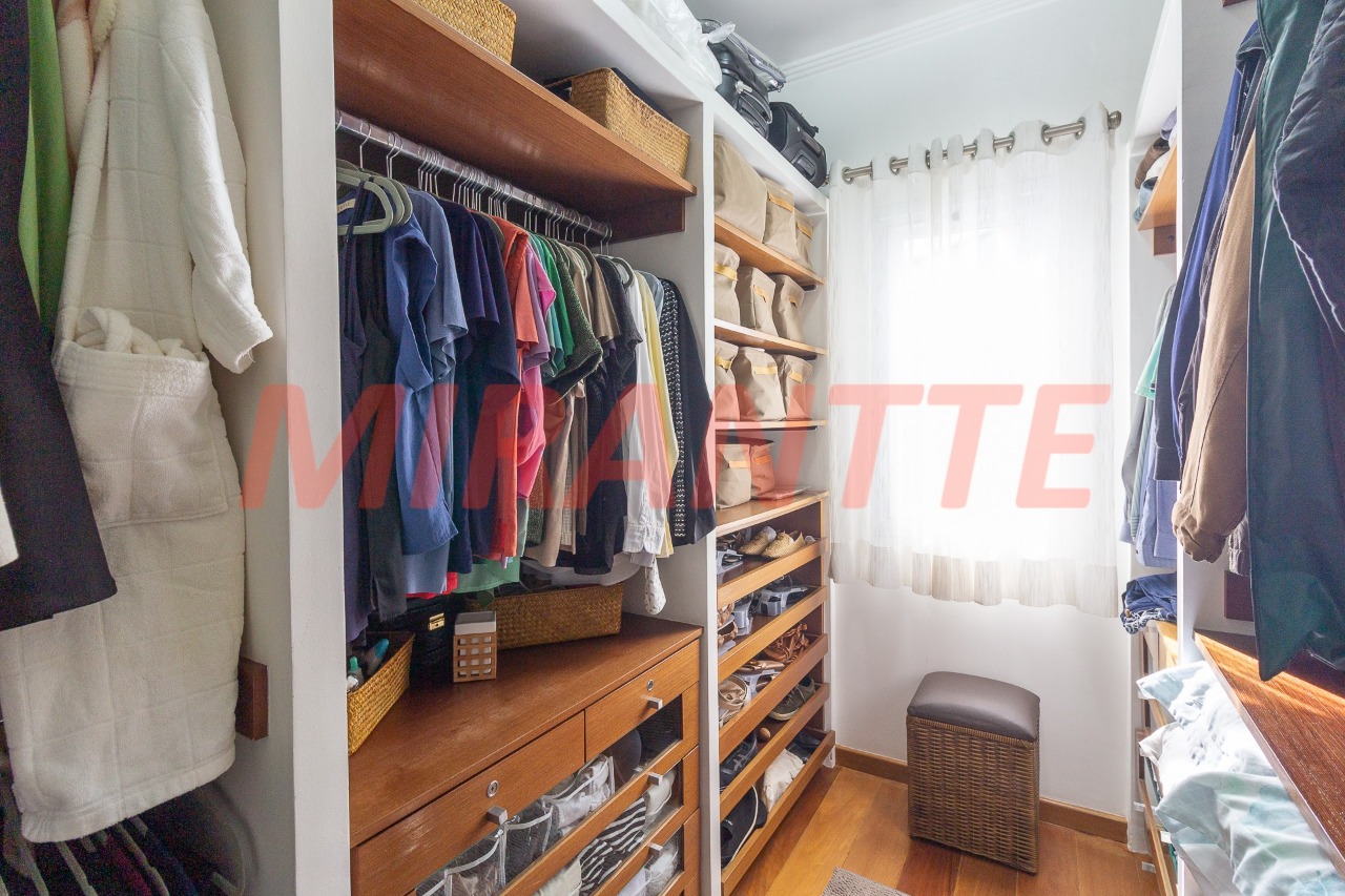 Sobrado de 321m² com 4 quartos em Santa Teresinha