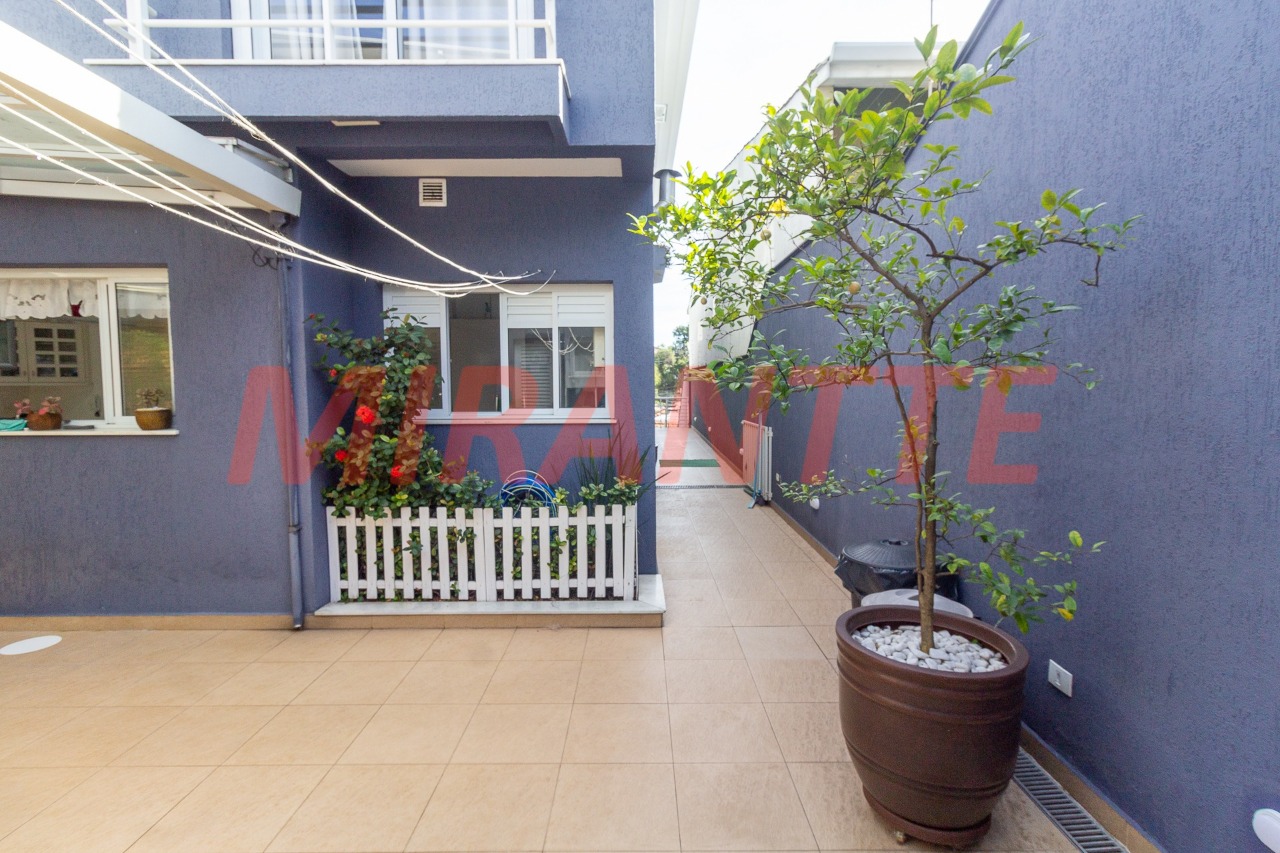 Sobrado de 321m² com 4 quartos em Santa Teresinha