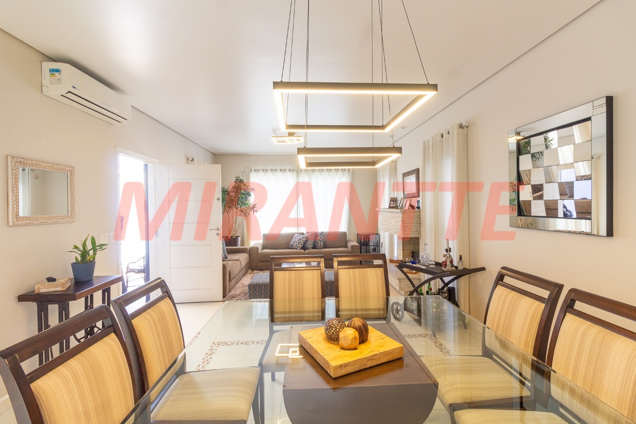 Sobrado de 321m² com 4 quartos em Santa Teresinha