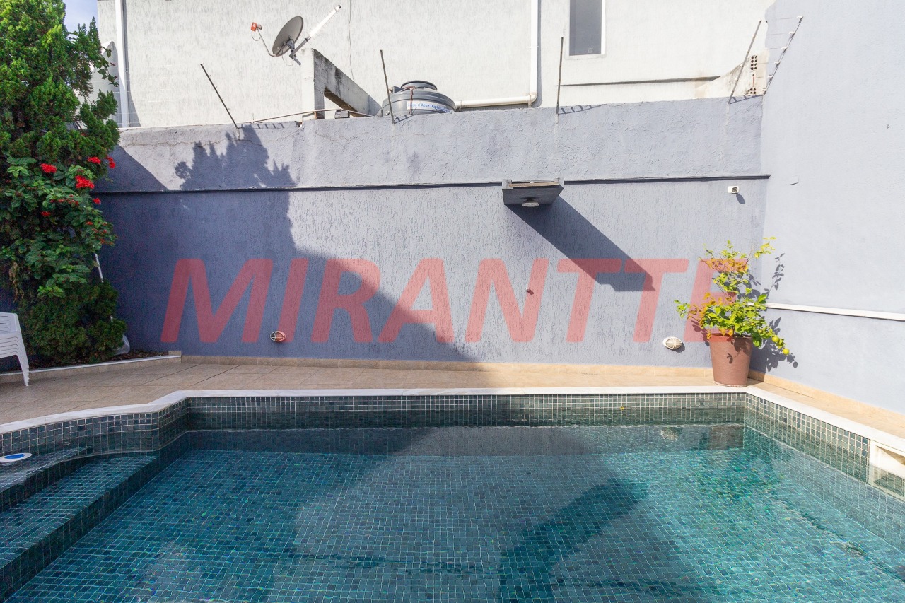 Sobrado de 321m² com 4 quartos em Santa Teresinha