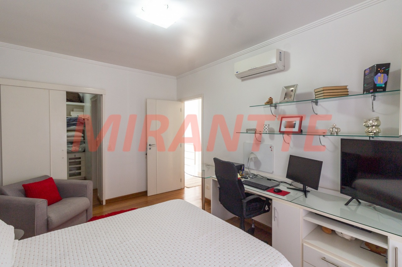 Sobrado de 321m² com 4 quartos em Santa Teresinha