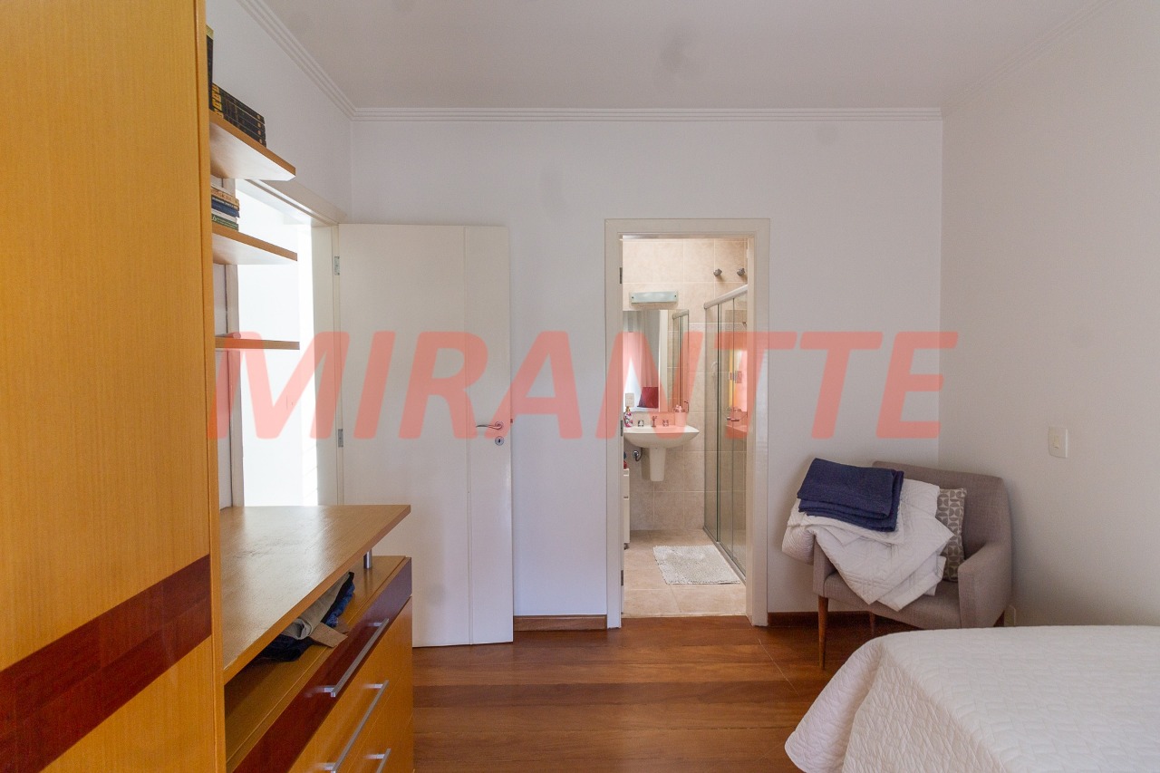 Sobrado de 321m² com 4 quartos em Santa Teresinha