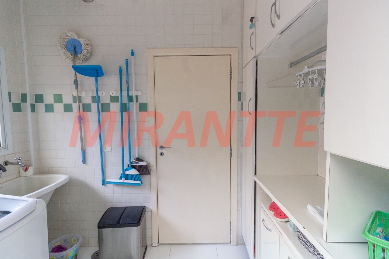 Sobrado de 321m² com 4 quartos em Santa Teresinha