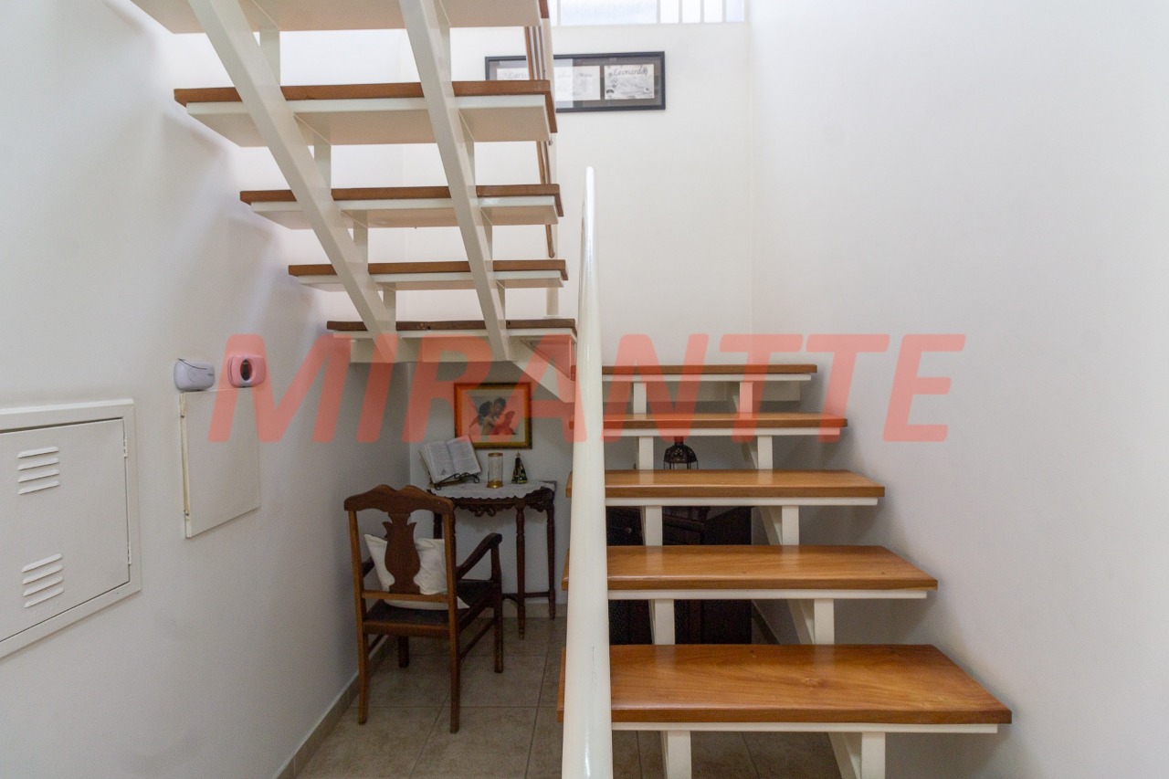 Sobrado de 321m² com 4 quartos em Santa Teresinha