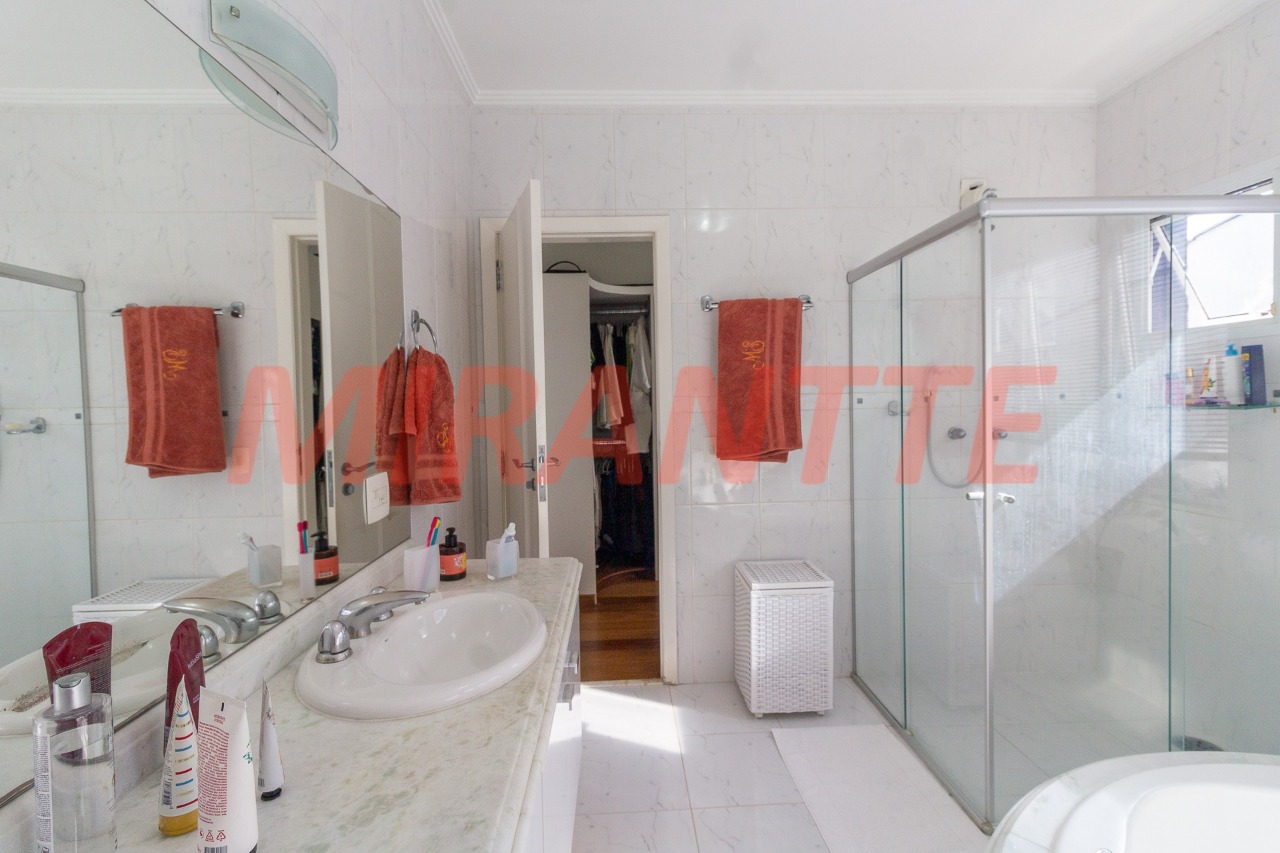 Sobrado de 321m² com 4 quartos em Santa Teresinha