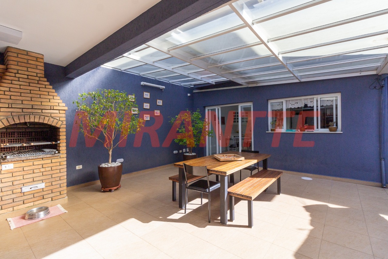 Sobrado de 321m² com 4 quartos em Santa Teresinha