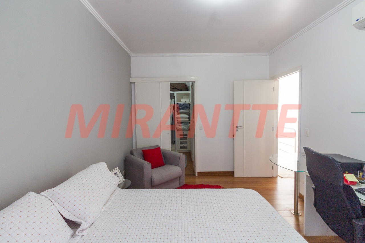Sobrado de 321m² com 4 quartos em Santa Teresinha