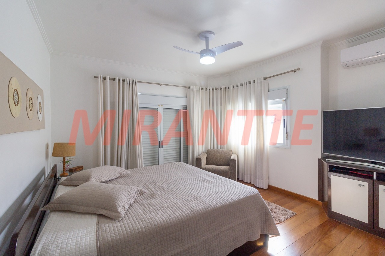 Sobrado de 321m² com 4 quartos em Santa Teresinha