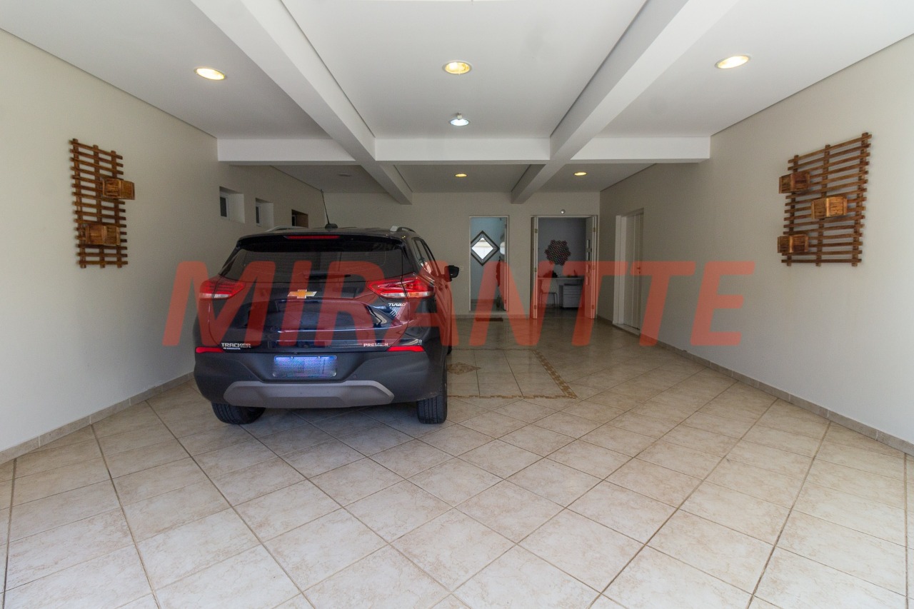 Sobrado de 321m² com 4 quartos em Santa Teresinha