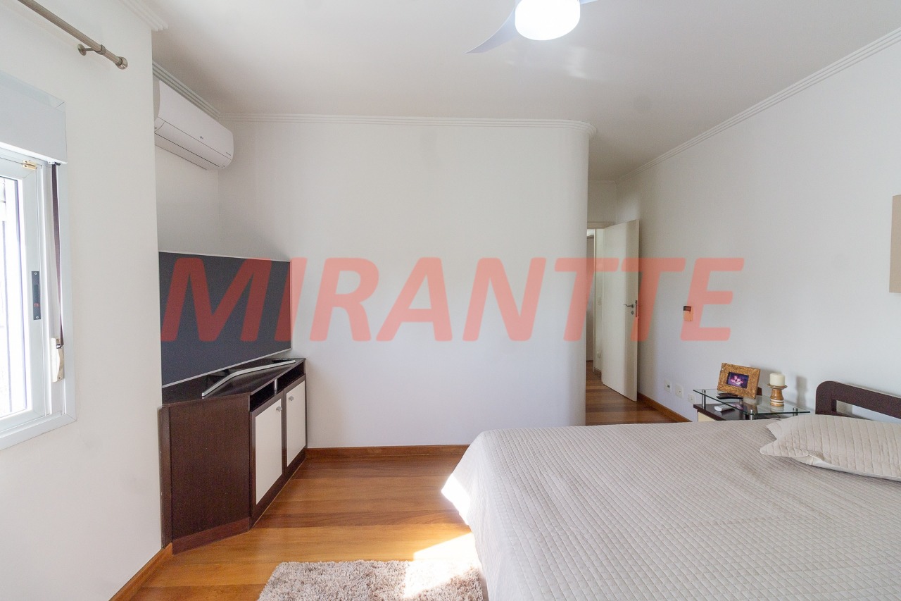 Sobrado de 321m² com 4 quartos em Santa Teresinha