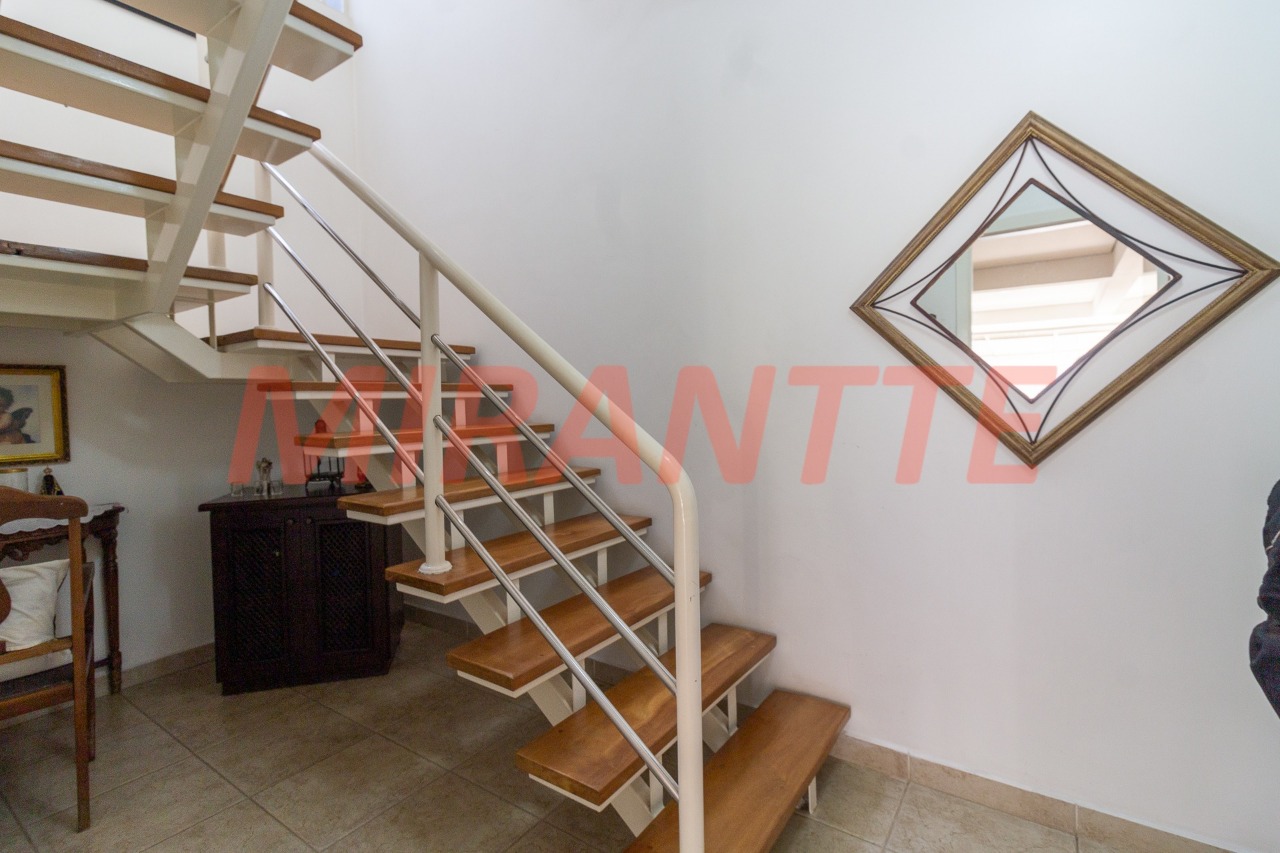Sobrado de 321m² com 4 quartos em Santa Teresinha