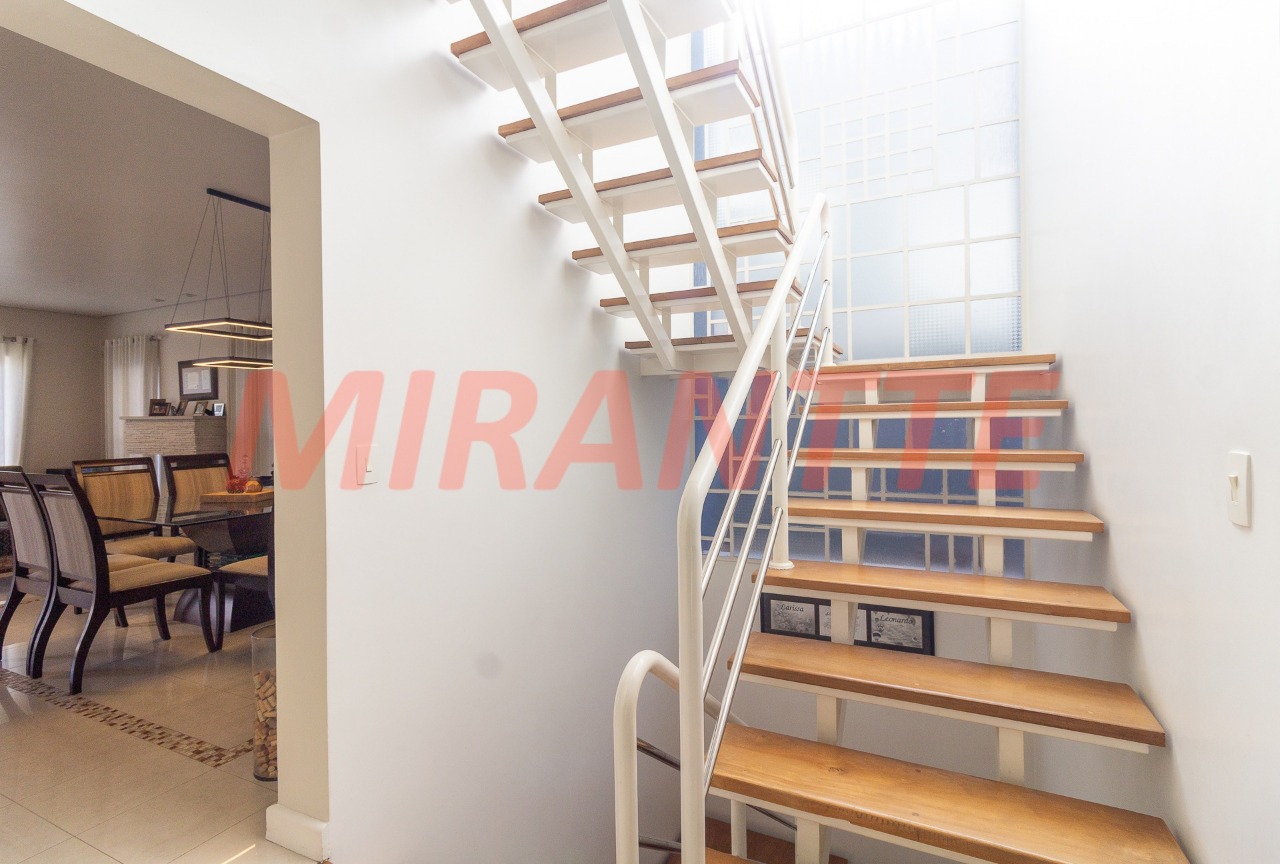 Sobrado de 321m² com 4 quartos em Santa Teresinha