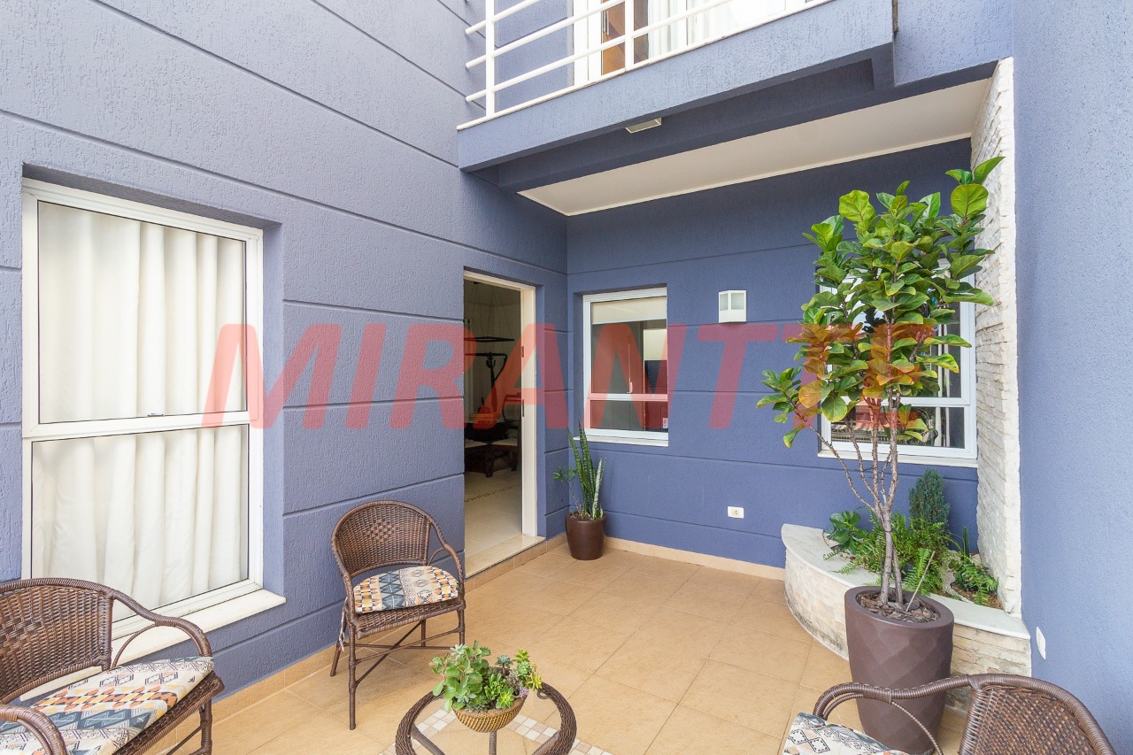 Sobrado de 321m² com 4 quartos em Santa Teresinha
