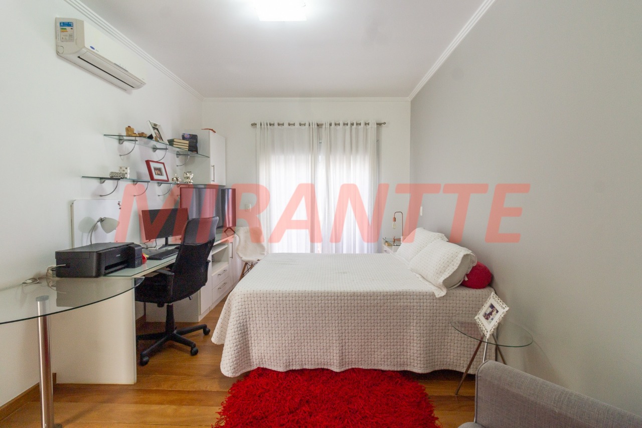 Sobrado de 321m² com 4 quartos em Santa Teresinha