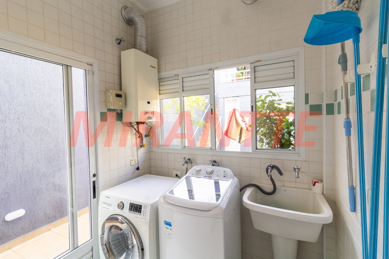 Sobrado de 321m² com 4 quartos em Santa Teresinha