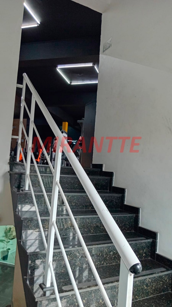 Comercial de 1600m² em Jaçana