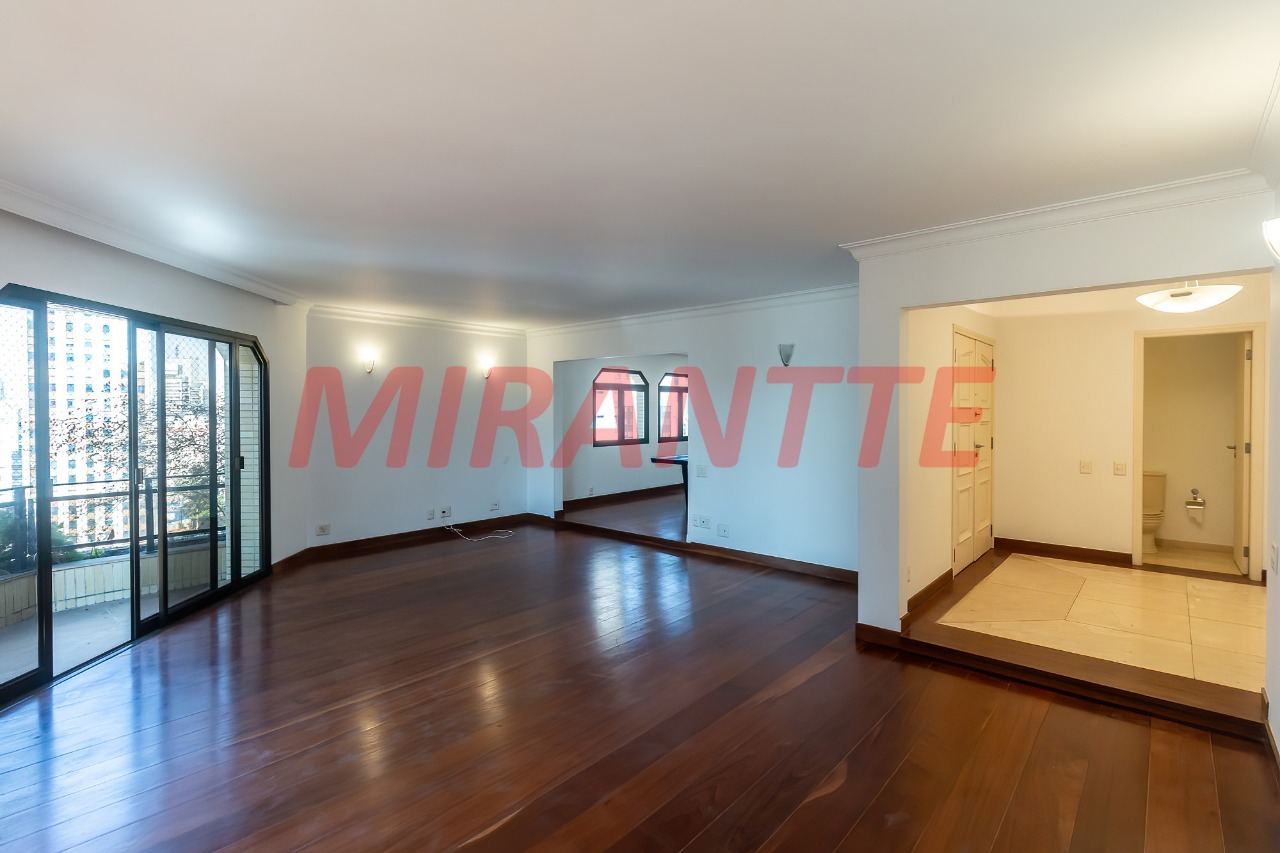 Apartamento de 240m² com 3 quartos em Itaim Bibi