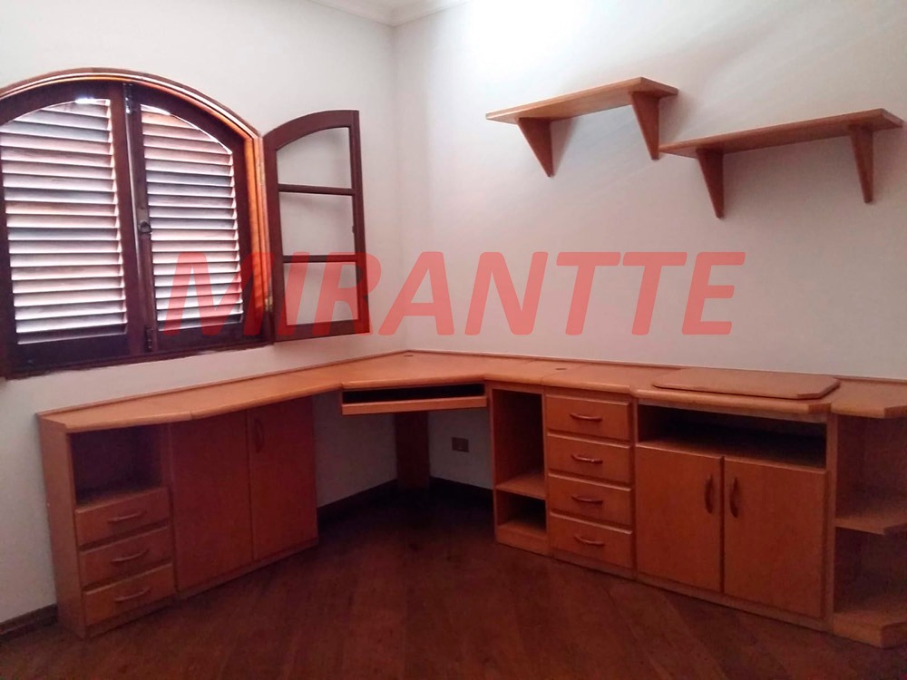 Sobrado de 420m² com 9 quartos em Vila Nivi