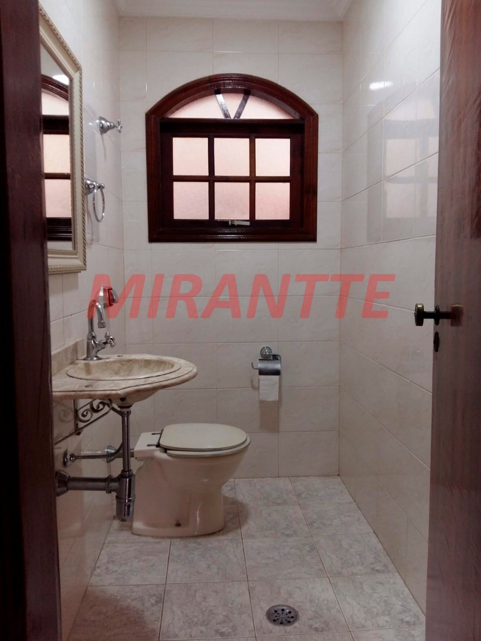 Sobrado de 420m² com 9 quartos em Vila Nivi