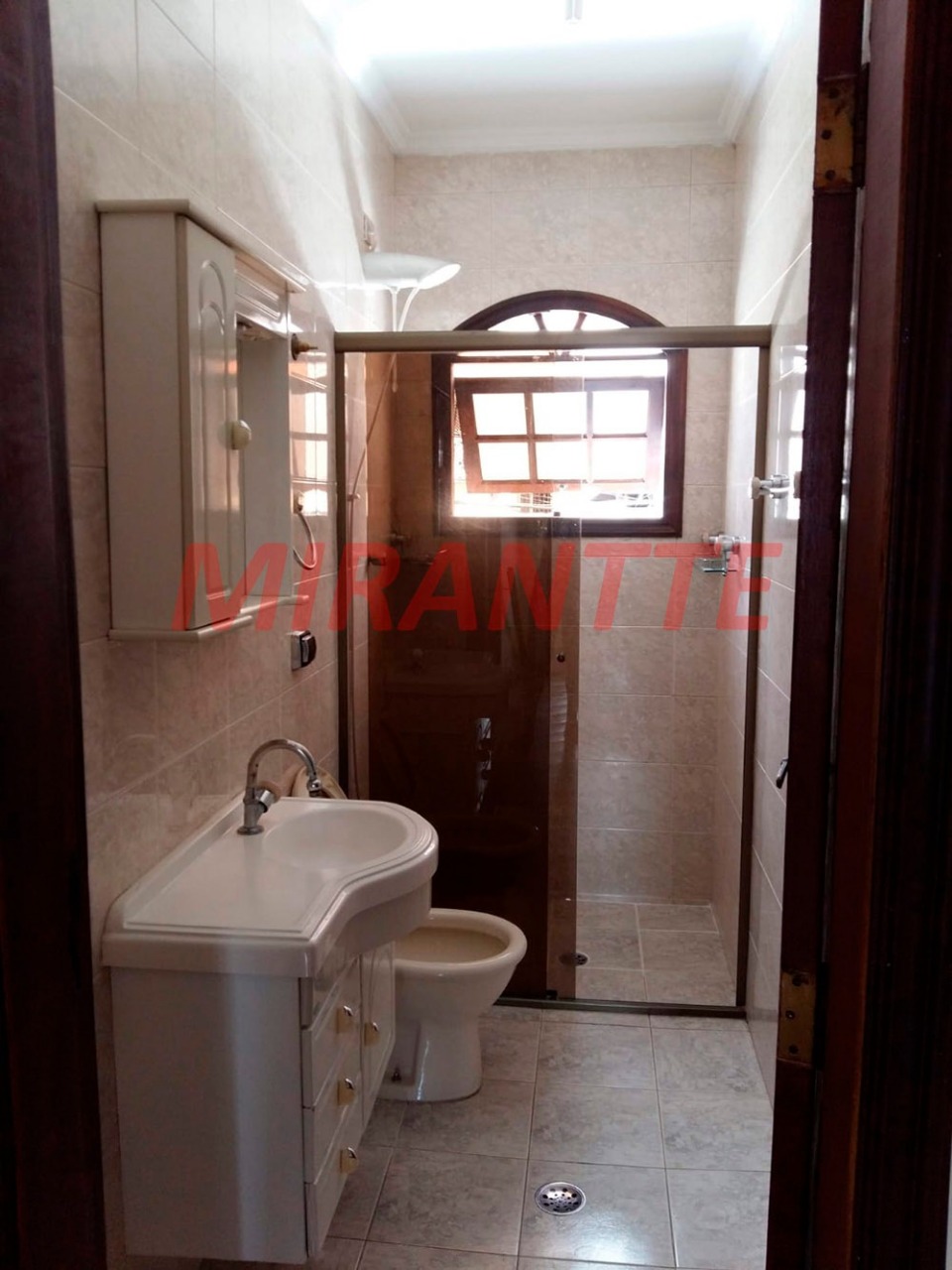 Sobrado de 420m² com 9 quartos em Vila Nivi
