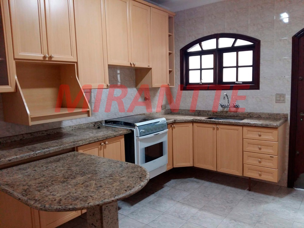 Sobrado de 420m² com 9 quartos em Vila Nivi