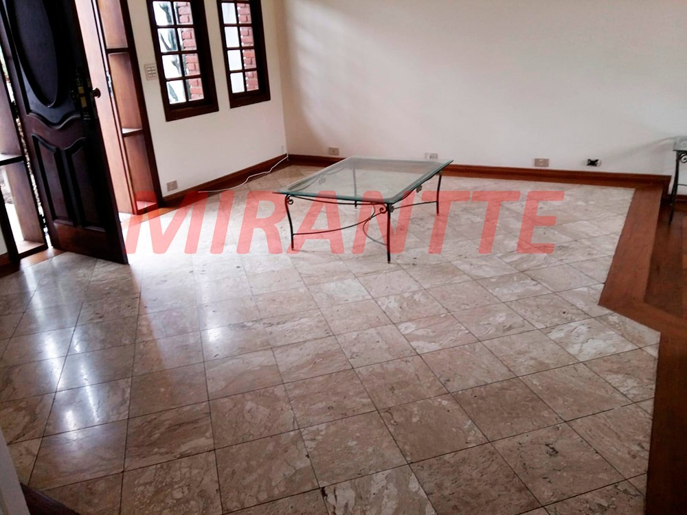 Sobrado de 420m² com 9 quartos em Vila Nivi