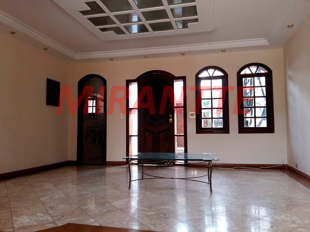 Sobrado de 420m² com 9 quartos em Vila Nivi