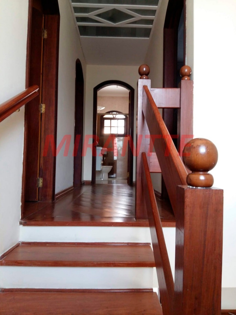 Sobrado de 420m² com 9 quartos em Vila Nivi