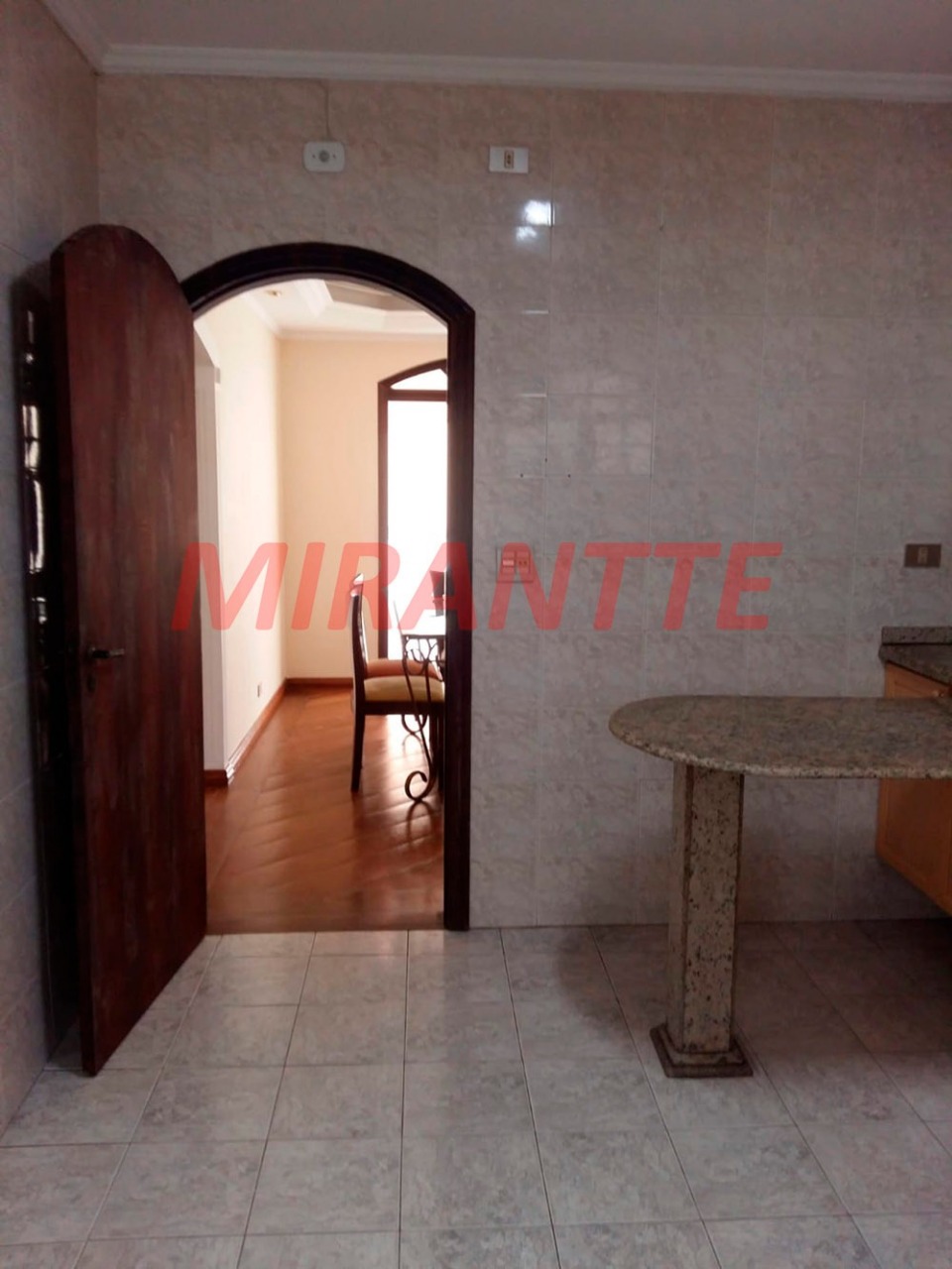 Sobrado de 420m² com 9 quartos em Vila Nivi