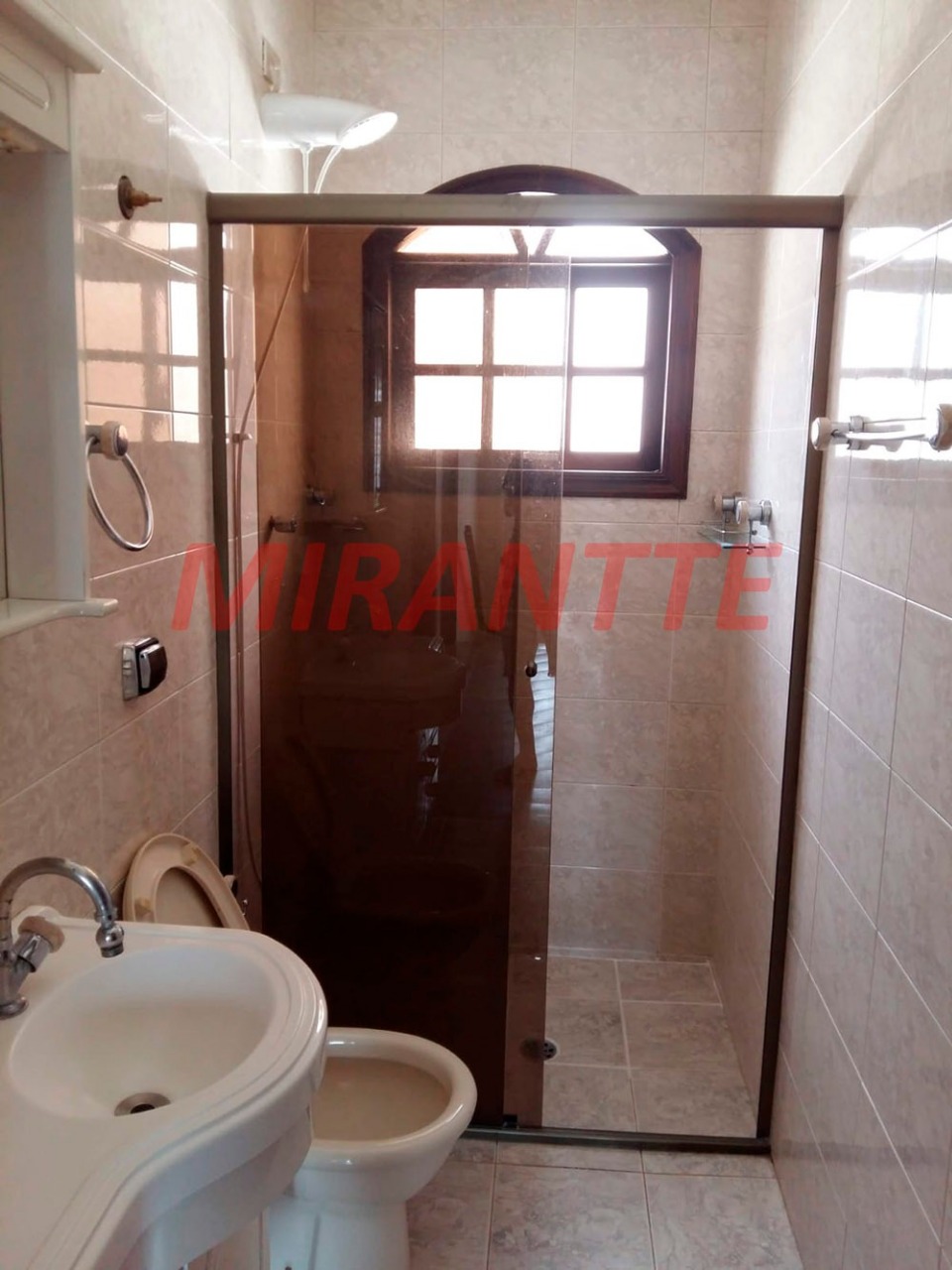 Sobrado de 420m² com 9 quartos em Vila Nivi