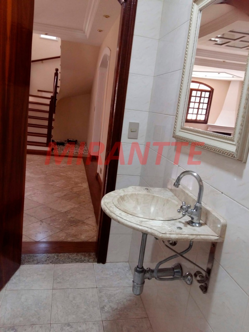 Sobrado de 420m² com 9 quartos em Vila Nivi
