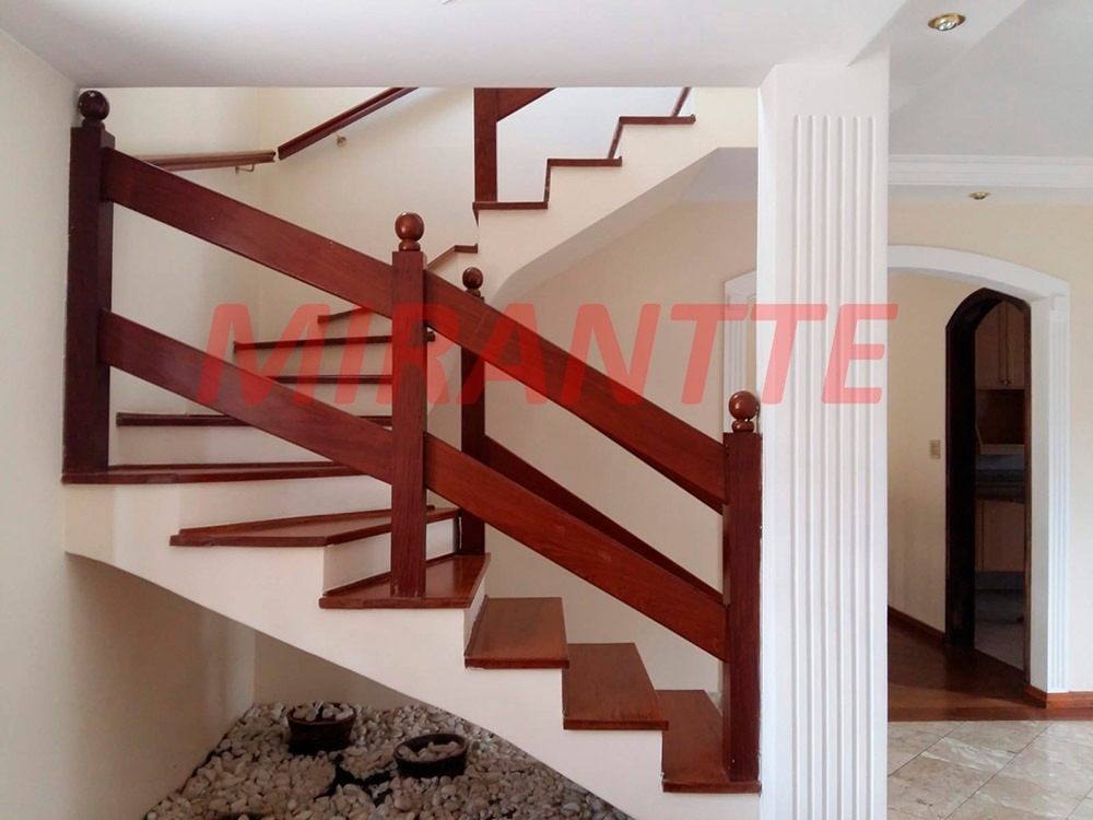 Sobrado de 420m² com 9 quartos em Vila Nivi