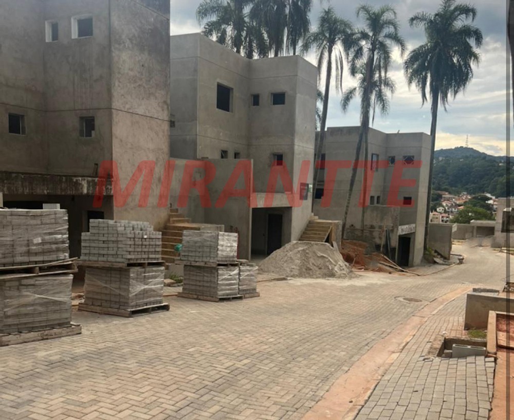 Cond. fechado de 305m² com 3 quartos em Tremembe