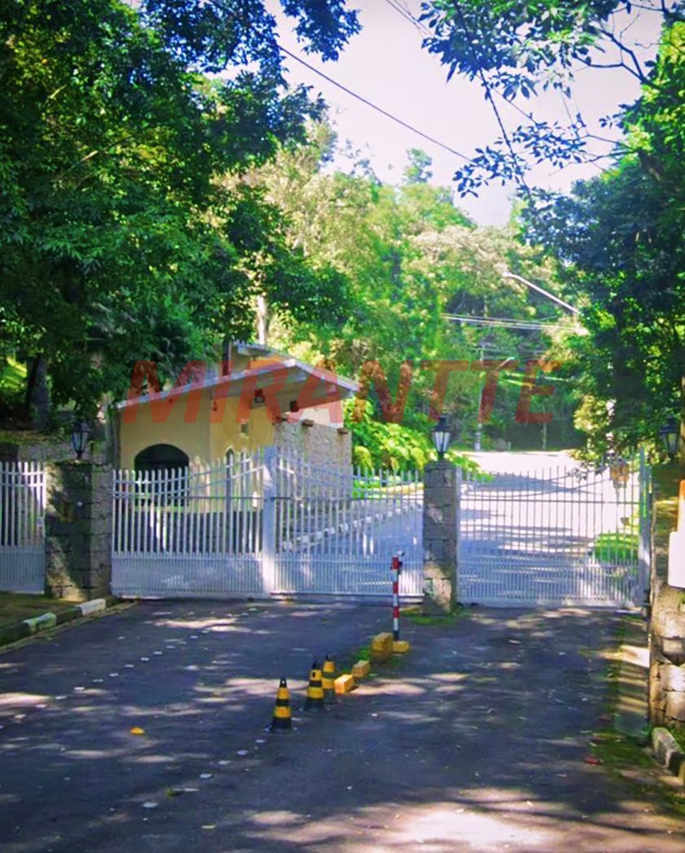 Cond. fechado de 500m² com 4 quartos em SANTA INÊS