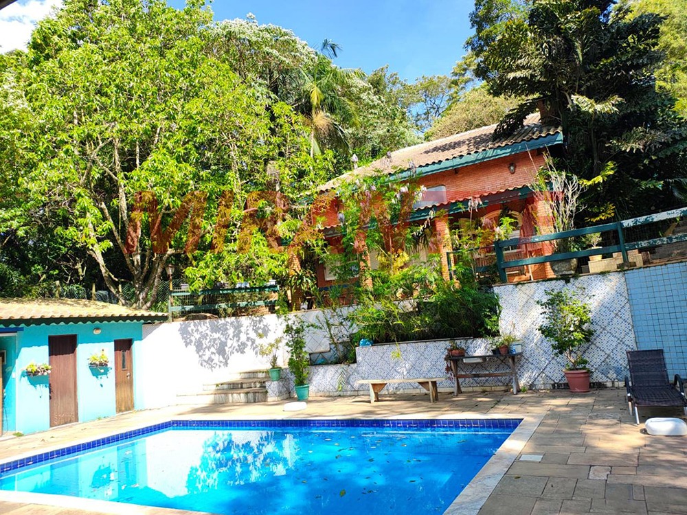 Cond. fechado de 500m² com 4 quartos em SANTA INÊS