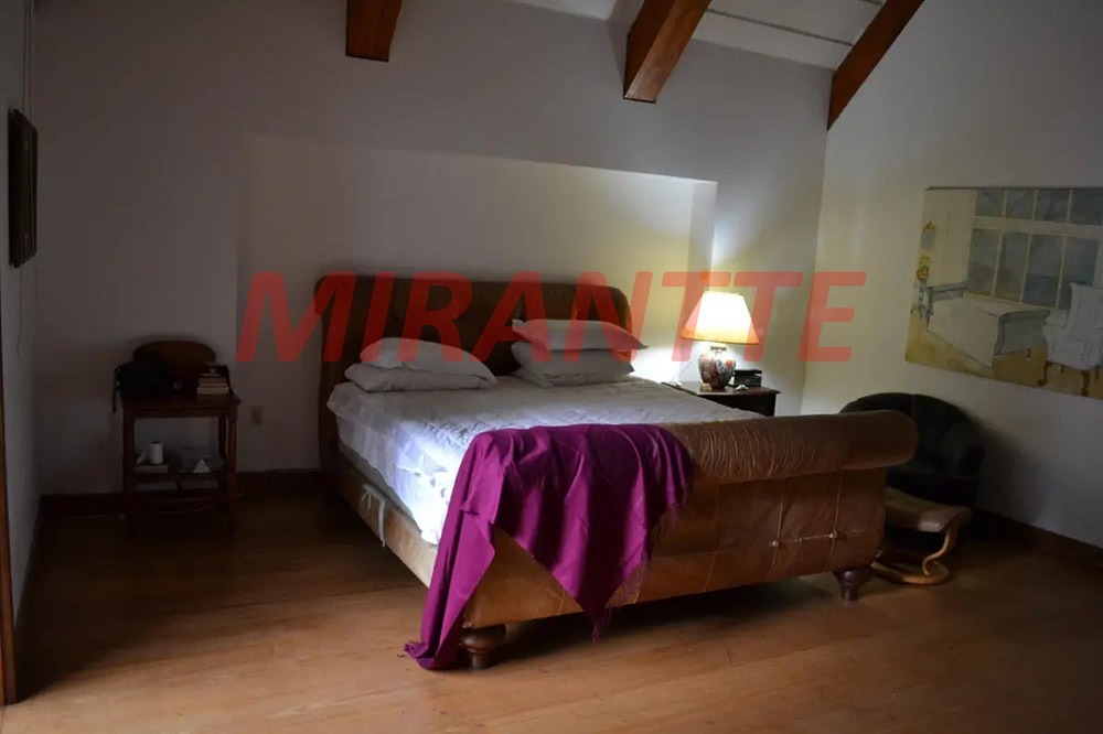 Cond. fechado de 754m² com 4 quartos em Retiro Morumbi