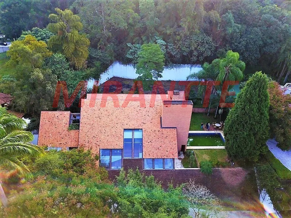 Cond. fechado de 754m² com 4 quartos em Retiro Morumbi