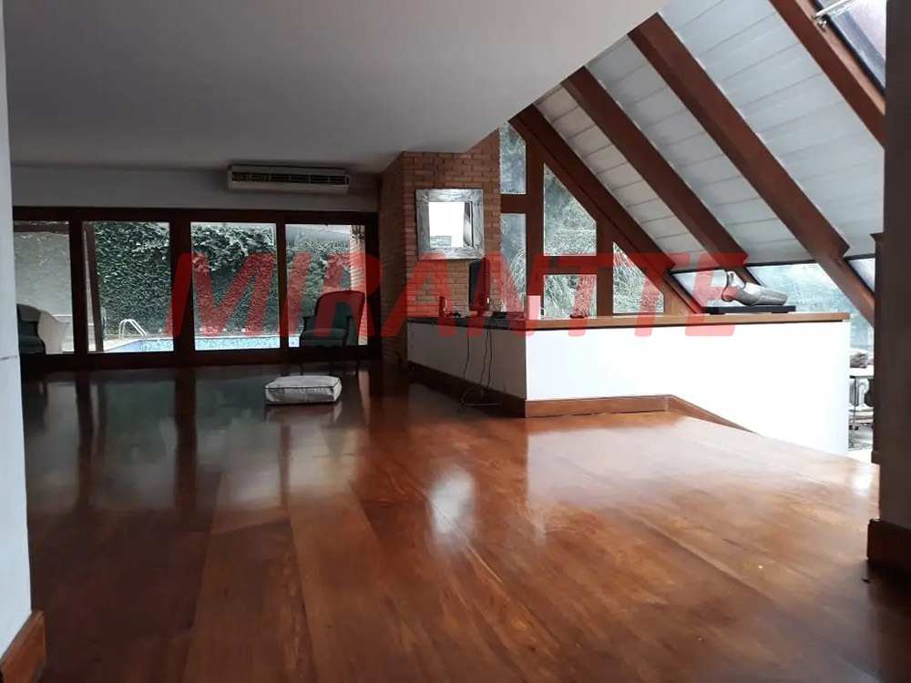 Cond. fechado de 754m² com 4 quartos em Retiro Morumbi