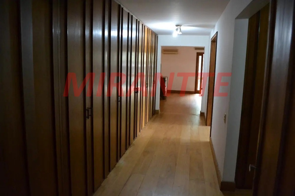 Cond. fechado de 754m² com 4 quartos em Retiro Morumbi