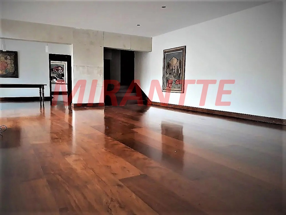 Cond. fechado de 754m² com 4 quartos em Retiro Morumbi