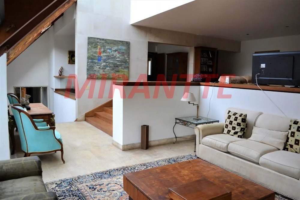 Cond. fechado de 754m² com 4 quartos em Retiro Morumbi