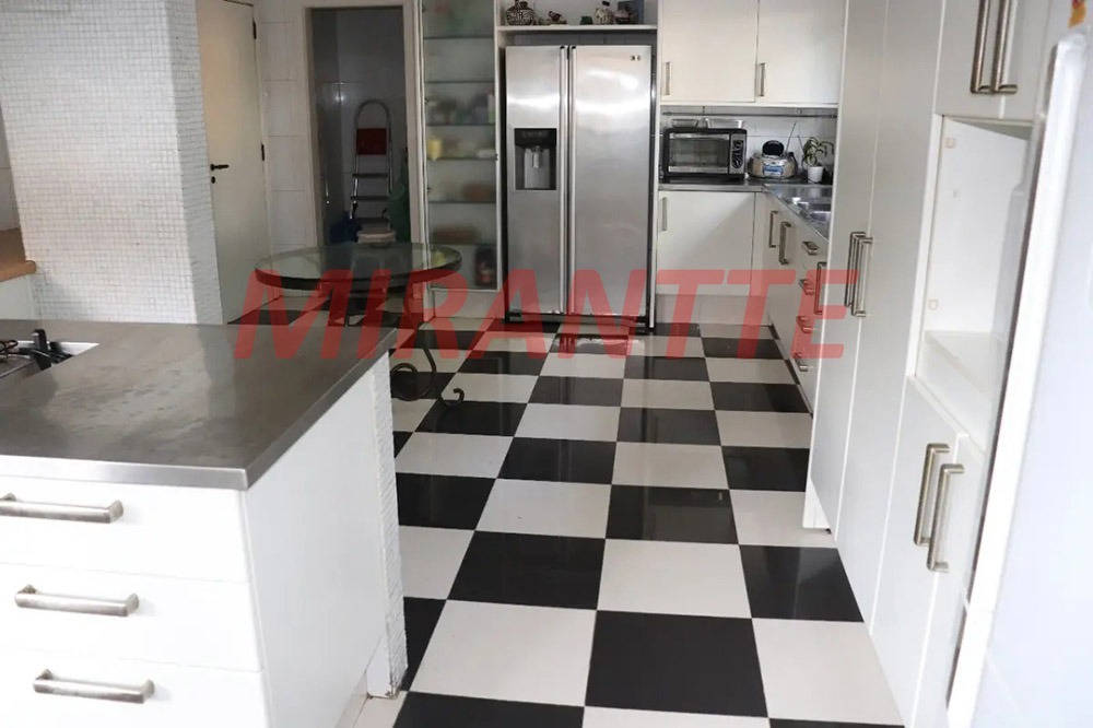 Cond. fechado de 754m² com 4 quartos em Retiro Morumbi