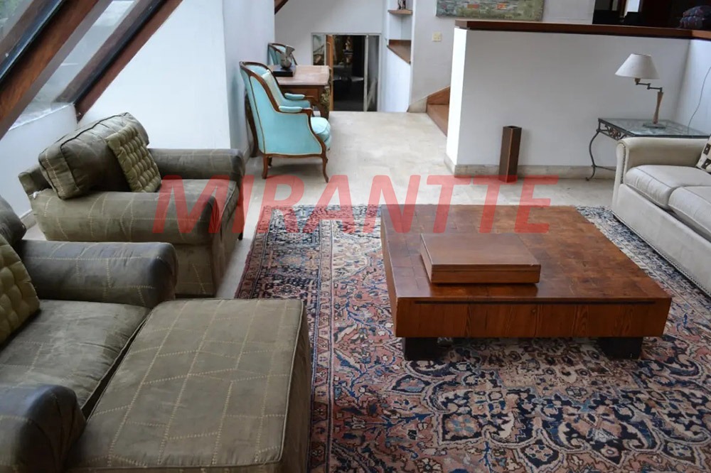 Cond. fechado de 754m² com 4 quartos em Retiro Morumbi