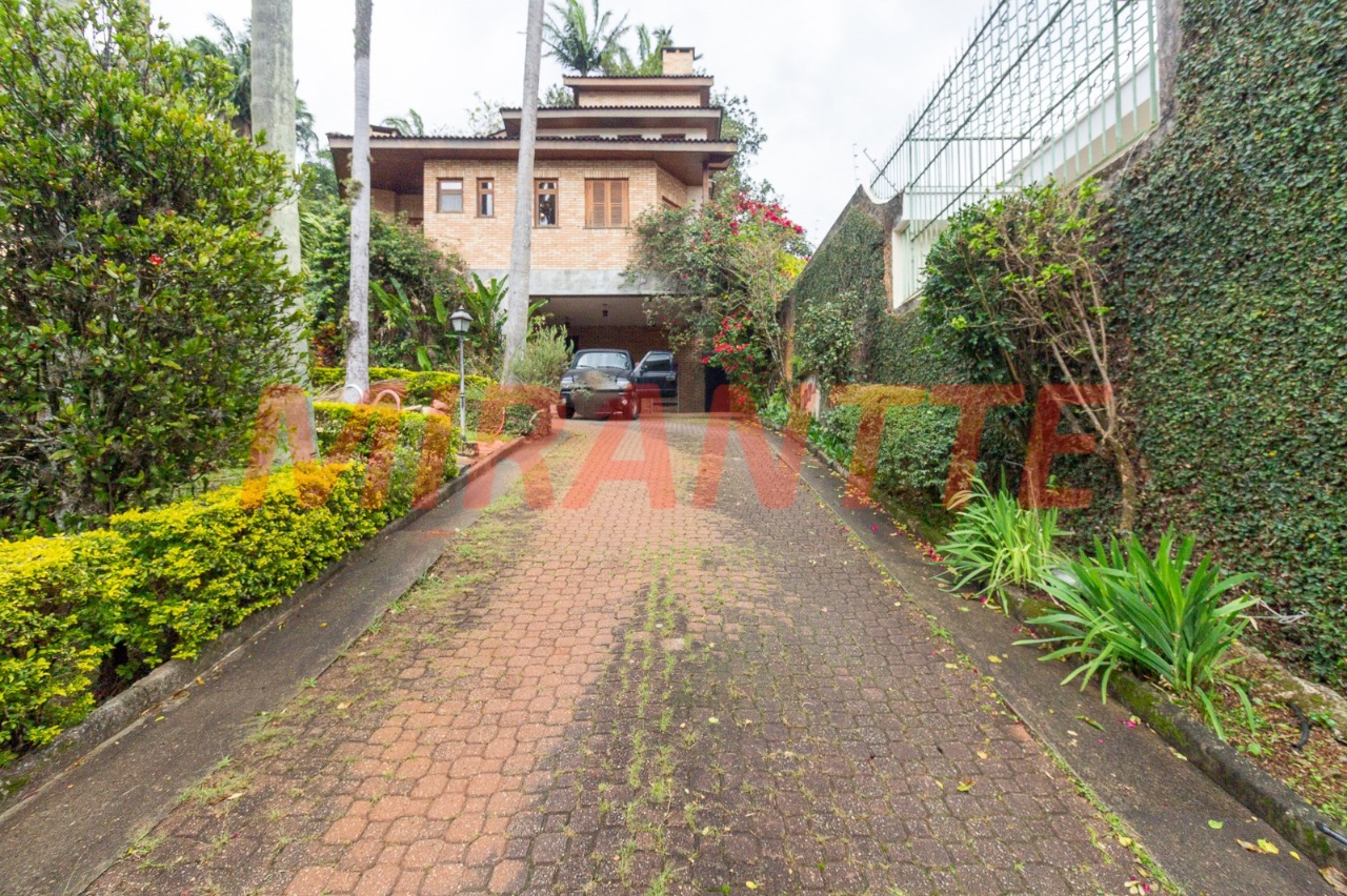 Cond. fechado de 1106m² com 12 quartos em Tremembe
