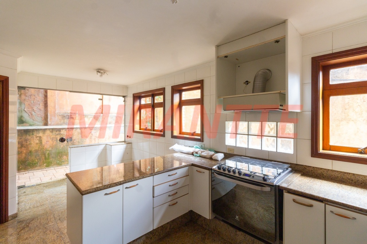 Cond. fechado de 1106m² com 12 quartos em Tremembe