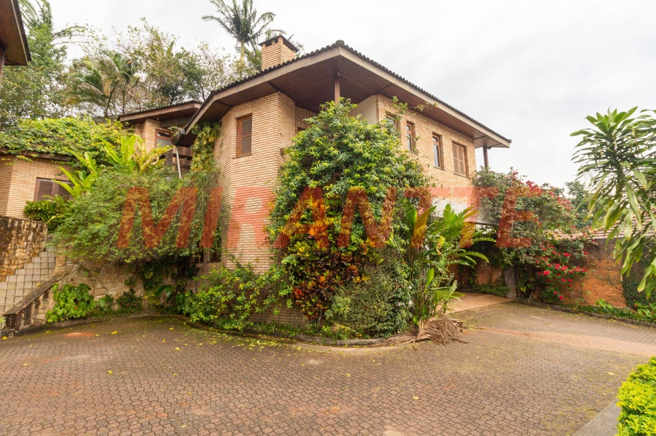 Cond. fechado de 1106m² com 12 quartos em Tremembe