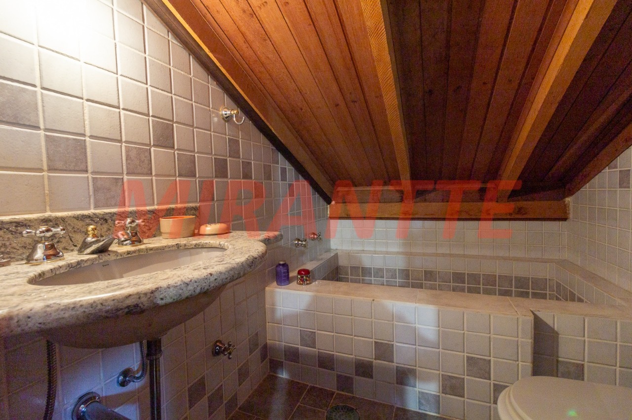Cond. fechado de 1106m² com 12 quartos em Tremembe